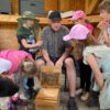 Landrückenschule zu Gast im Wabenhonighaus